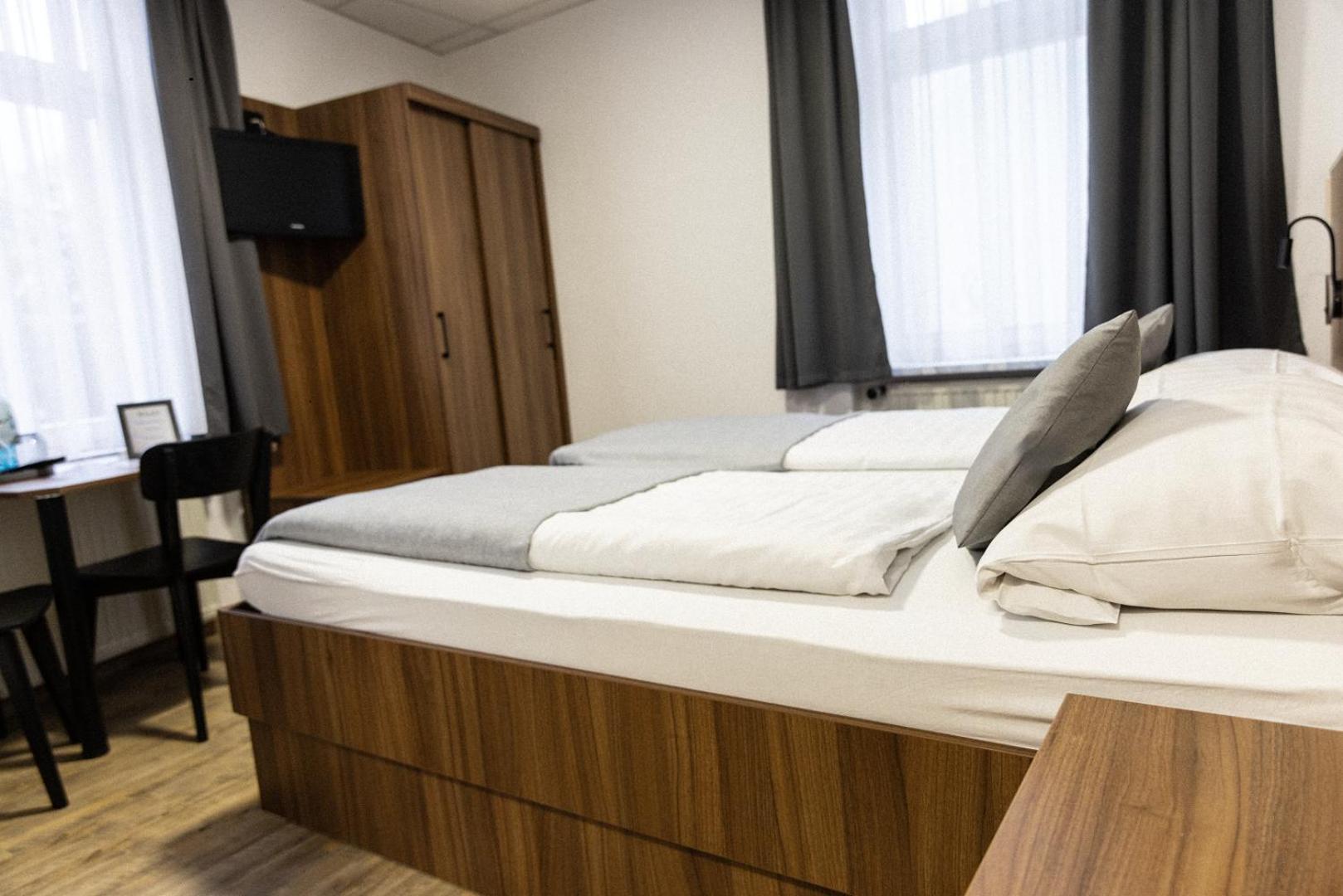 1A Hotel Zimmer Frei Spremberg Exterior foto